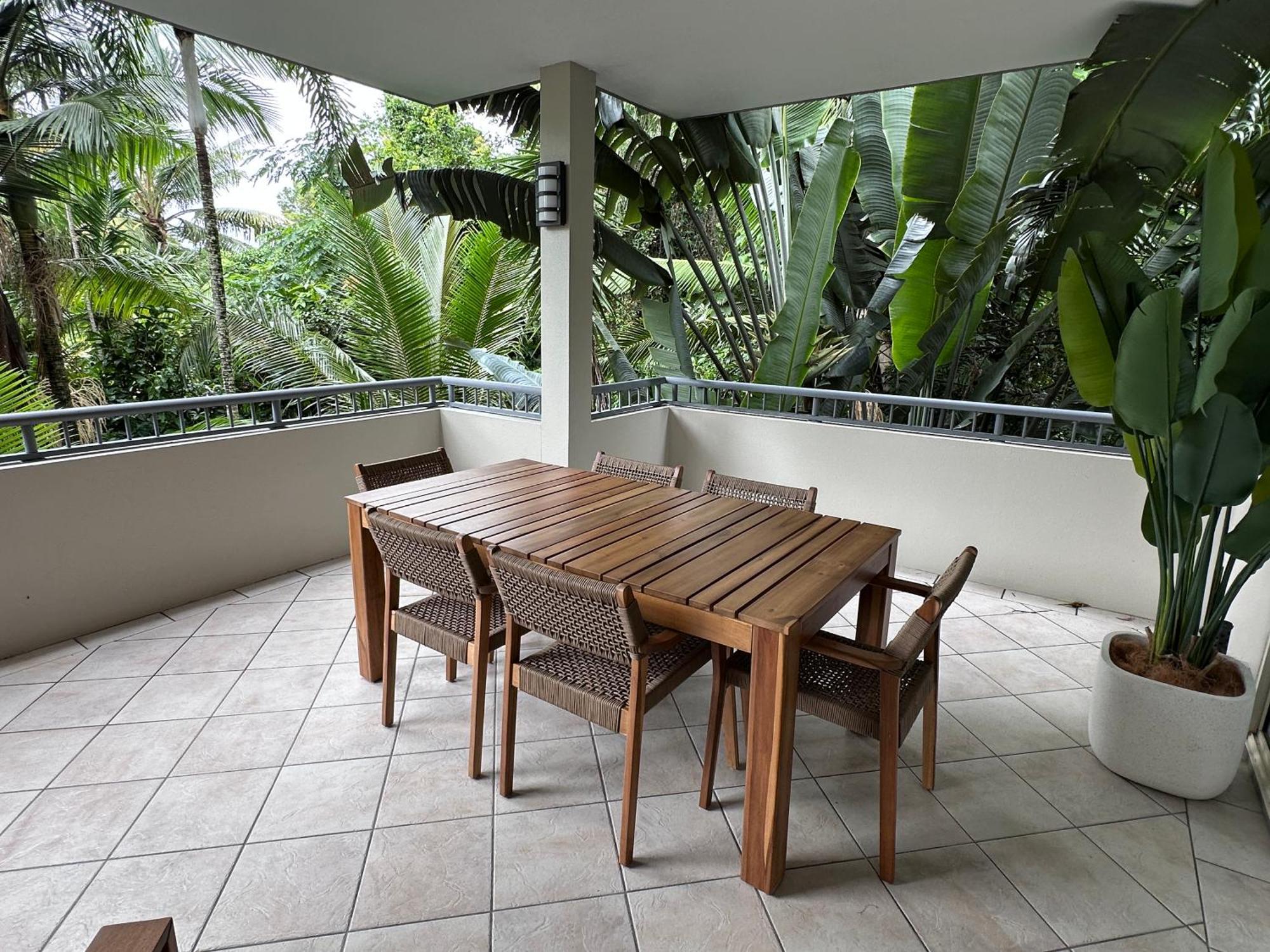 Oasis At Palm Cove Aparthotel Εξωτερικό φωτογραφία
