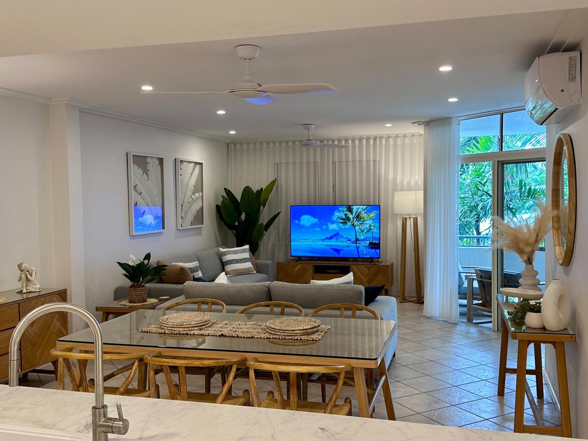 Oasis At Palm Cove Aparthotel Εξωτερικό φωτογραφία
